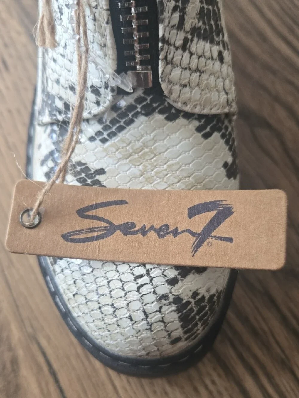 Seven7 eye catching